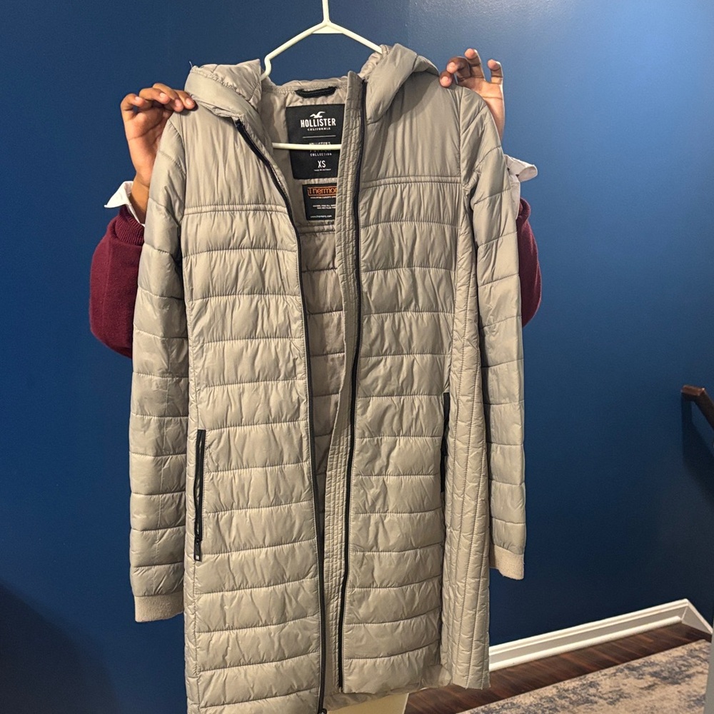 Hollister Women's Light Gray Puffer Coat